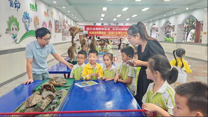 科普进校园 科学伴成长宣传报道(1)(1)948.png