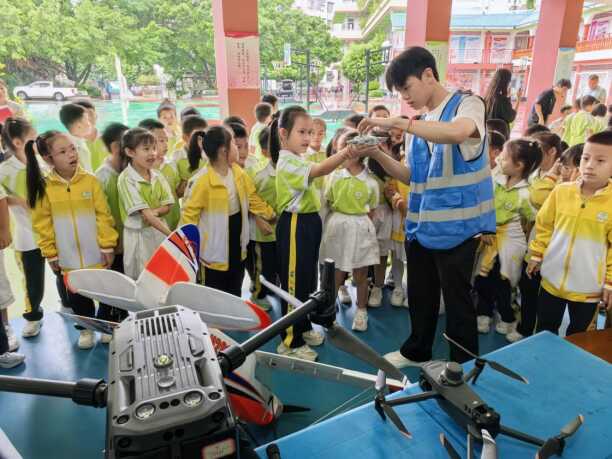 科普进校园 科学伴成长宣传报道(1)(1)1043.png