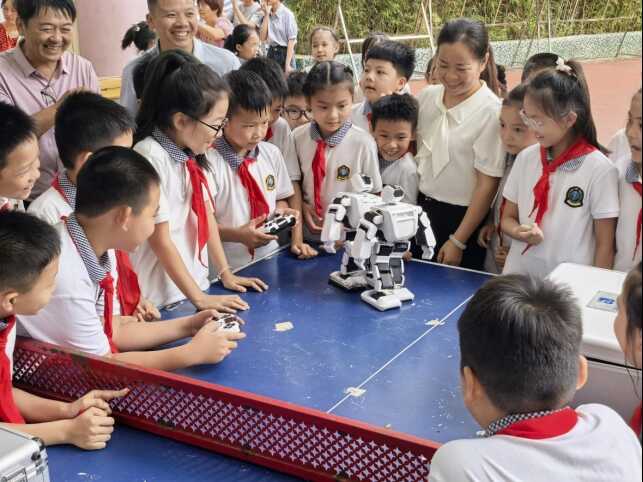 科普进校园 科学伴成长宣传报道(1)(1)1065.png